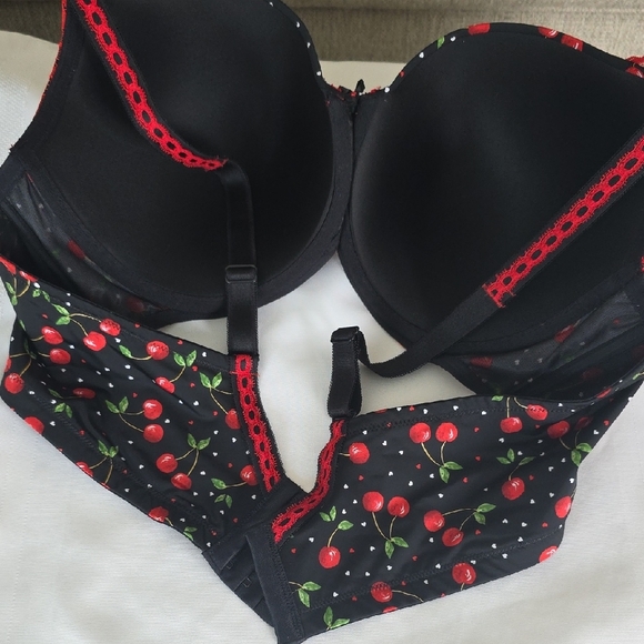Torrid Red Lace and Black With Cherrirs Print Underwire Bra 46C - Picture 8 of 8